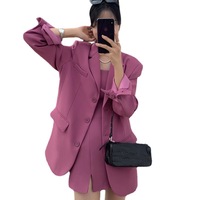 Vente en gros Automne Chic minorité française revers trois boutons costume avec sangle fendue à l'intérieur manteau robe costume femmes ensembles