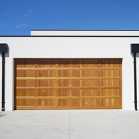 Porte de garage sectionnelle moderne à panneaux affleurants, double paroi en acier, isolée en mousse PU, certifiée CE, anthracite, style contemporain pour villa