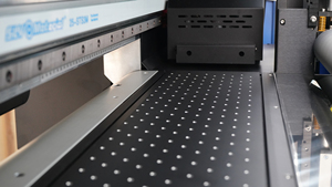 Imprimante UV DTF 60 cm avec 3 têtes d'impression i3200, conçue pour les autocollants en cristal, les étiquettes, l'emballage sur matériaux rigides et souples - Product Image 4
