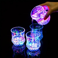 Tasse LED À Clignotement Automatique Multicolore Lumineuse pour Vin Bière Whisky, Verre pour Bar Club Fête Noël