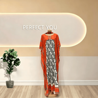 Robe longue kaftan tendance à taille cordonnée, applique médaillon, col en V, texture côtelée, longueur ras du sol, style bohème pour femme