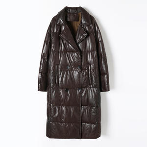 911 Nuovo Arrivo <span class=keywords><strong>Cappotto</strong></span> Invernale Elegante in Pelle di Pecora Cerata, Stile Lungo di Lusso con <span class=keywords><strong>Collo</strong></span> Rovesciato, Imbottito in Piuma per Donne - Product Image 1