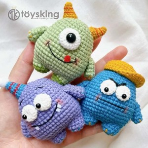 Portachiavi Mostro all'Uncinetto Fatto a Mano - Simpatico Mini Peluche, Regalo Unico <span class=keywords><strong>per</strong></span> Bambini, Decorazione <span class=keywords><strong>per</strong></span> Borse e Cosplay - Product Image 3