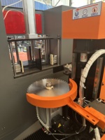 Machine de fraisage automatique à trois axes OUXIN pour profilés en aluminium avec moteur 3KW et moteur pour fenêtres PVC/UPVC, CNC haute précision