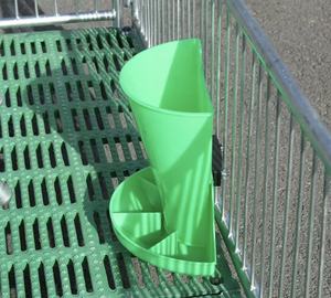 Équipements d'élevage porcin : Équipements en plastique pour truies, sol à lattes, cage de mise bas galvanisée pour porcs - Product Image 5