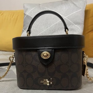 กระเป๋าเครื่องสำอางสำหรับผู้หญิงรุ่นใหม่ kay 20 จาก Koujia เป็นกระเป๋าสะพายข้างคุณภาพสูงที่สามารถถือหรือสะพายไหล่ได้ - Product Image 2