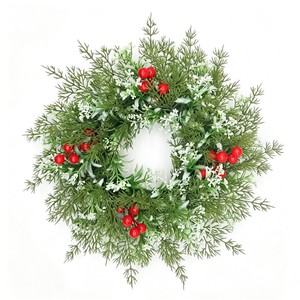 Couronne de Noël Artificielle 40cm en Plastique avec Baies Rouges et Gypsophile pour Porte, Fenêtre, Mur - Décoration de Fêtes - Product Image 4