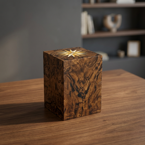 B.S. Urna Funeraria Internacional de Madera Natural Estilo Americano para Adultos, Opción de Entierro, Diseños Personalizables, 200/220 Pulgadas Cúbicas - Product Image 1
