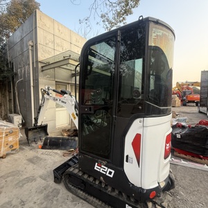 Miniexcavadora Usada E20Z Zero Tail con Motor, Sistema Hidráulico Compacto para Jardín y Espacios Estrechos - Product Image 1
