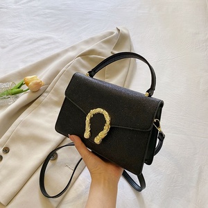 กระเป๋าถือ<span class=keywords><strong>สะ</strong></span>พายไหล่ PU รุ่นซัมเมอร์ 2026 สำหรับผู้หญิง แฟชั่นกระเป๋าสะพายข้าง กระเป๋าสไตล์วินเทจ กระดุมลายงู กระเป๋าถือแบบสะพายใต้วงแขน กระเป๋าถือขนาดเล็ก - Product Image 1