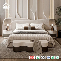 Lit rembourré de luxe moderne avec tête de lit incurvée pour villa, hôtel, appartement, chambre minimaliste, solution de mobilier tout-en-un