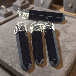 Crystalexport.com ผู้ค้าส่งจี้รูปดินสอสีเงินประดับหินออบซิเดียนสีดำคลาสสิก |   จี้ห้อยคอรุ่น CapPen-051 สำหรับทุกเพศ จำหน่ายออนไลน์ - Product Image 2