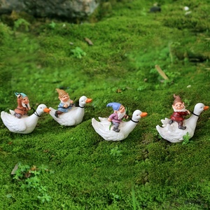 Set di 4 statuette in resina di ancellette a cavallo di anatre - Miniature per giardini delle fate, terrari, case delle bambole - Product Image 6
