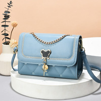 Sac à main carré en cuir PU tendance avec chaîne, petit sac bandoulière à rabat et fermoir pour femme