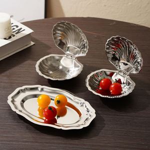 Assiette de luxe ovale en acier inoxydable poli de qualité alimentaire, motif floral, pour le thé de l'après-midi, les gâteaux, les desserts, les fêtes et les dîners - Product Image 4