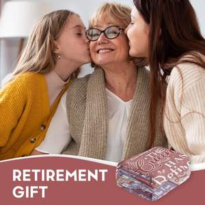 Manta de celebración de jubilación personalizable, regalo de despedida personalizado para mujeres, mamá, abuela, compañera de trabajo, maestra con mensaje cálido - Product Image 2