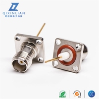 Conector hembra a prueba de agua con pasador central chapado en oro largo con brida de cuatro orificios cuadrada de 17*17 de la serie 1