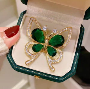 Broche de aleación con mariposa verde estilo <span class=keywords><strong>abuela</strong></span>, corsage vintage europeo-americano, estilo colombiano, versátil para trajes, bodas y fiestas - Product Image 3