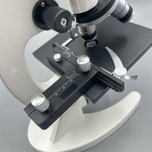 مجهر بيولوجي تعليمي محسن بتكبير 40X~640X مع عدسة أبليه N.A.=1.25 ومقياس متحرك - Product Image 5