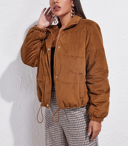 Venta al por mayor de abrigos personalizados para mujer, chaquetas acolchadas de pana para invierno, chaquetas hinchadas de algodón cálidas para otoño con forro de nailon - Product Image 2