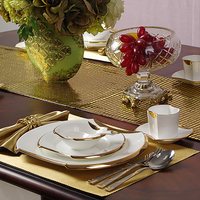 Service de vaisselle en porcelaine de style européen avec bord doré, assiettes à steak, vaisselle de mariage, ensemble d'assiettes en céramique, fournisseur d'usine pour hôtels