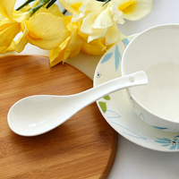 Vente en gros de tasses à café blanches simples de haute qualité, cuillères en céramique, tasses à thé, cuillères à soupe en porcelaine