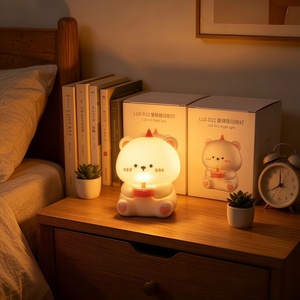 Caja de Luz Nocturna con Diseño de Oso, Caja de Cartón para Envío con Luz Nocturna LED, Caja de Papel Resistente a Impactos con Inserto de Espuma, Reciclable y Ecológica - Product Image 2