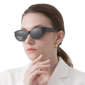 Lunettes de soleil rétro pour femme, monture fine, noires, protection UV400, idéales pour les voyages et la conduite - Product Image 5