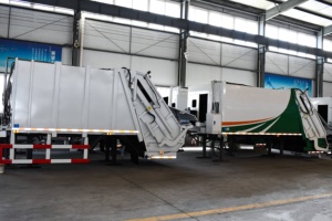 Manual Stainless Steel Mobile Waste Transfer Station <strong>Compactor</strong> 4x2 Compressed <strong>Garbage</strong> Truck Remote Control Engine Pump - Product Image 5