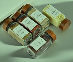 Bocaux à épices carrés en verre de 4 oz avec couvercles à vis hermétiques en bois, résistants au lave-vaisselle, étiquettes pré-imprimées pour la cuisine et le camping - Product Image 3