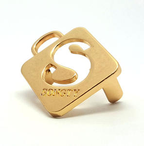 Étiquette métallique personnalisée Desong en gros pour sacs, ouvre-bouteille à caviar, style mode, origine Zhejiang, approvisionnement direct usine - Product Image 1