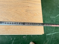 Parquet contrecollé Bowin en chêne blanc fumé huilé UV de qualité ABCD, brossé, à languettes et à coller