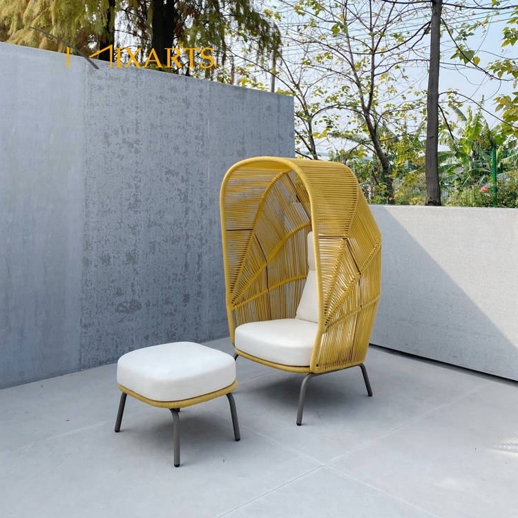 Corde jaune avec coussin blanc