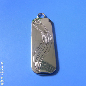 Etiqueta de equipaje de aleación de zinc niquelada brillante con logotipo de animal impreso en fundición a presión para bolsos y maletas - Product Image 1