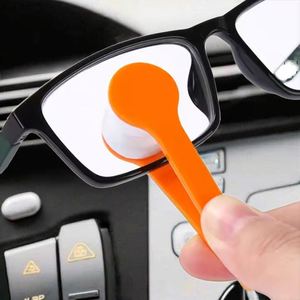 Nettoyeur de lunettes portable Maxfree, mini-brosse de nettoyage pour verres de lunettes et lunettes de soleil, avec manche en plastique et microfibre - Product Image 4