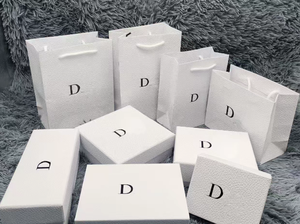 Cajas de Regalo de Papel Recubierto Blanco con Relieve, Reciclables, Tapas Plegables, Cierre Magnético con Logotipo Personalizado, Grandes, para Regalos de Boda y Cumpleaños - Product Image 3
