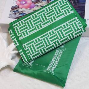Alfombra de oración de plástico impermeable, ligera, plegable y de bolsillo, ideal para viajes y peregrinaciones musulmanas, la más vendida. - Product Image 1