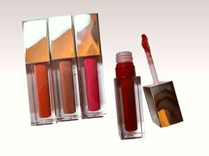 ลิปกลอสเนื้อฉ่ำแบบน้ำ สูตรธรรมชาติ บำรุงริมฝีปาก ชุ่มชื้น ฟื้นฟู พร้อมสารสกัดจากพืชวีแกนและกรดไฮยาลูรอนิก กันน้ำ - Product Image 4