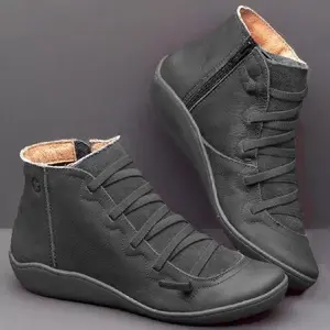 卸売プラスサイズの女性の靴秋の新しいヒョウブーツ人気の40-43サイズの女性のアンクルブーツ