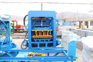 Machine <span class=keywords><strong>de</strong></span> fabrication <span class=keywords><strong>de</strong></span> blocs par vibration à interverrouillage, à pression hydraulique, avec moteur automatique et PLC, pour moules <span class=keywords><strong>de</strong></span> pavés en béton, cendres volantes et sable, creux, pleins ou alvéolés - Product Image 5