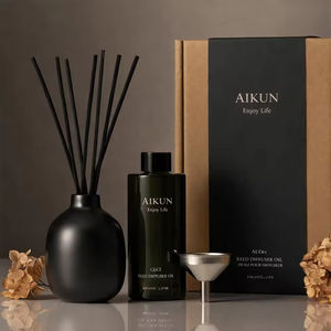 Diffuseur de parfum en verre noir de luxe Aikun OEM 200 ml avec bâtonnets en fibre, parfum boisé de santal, coffret cadeau pour hôtel et bureau - Product Image 1