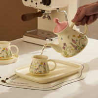 Ensemble théière et tasses à café en porcelaine rose à motif floral original, avec plateau et coffret cadeau