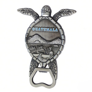 Recuerdo de Viaje Personalizado de Metal, Recuerdo del Lago Atitlán, Abridor de Botellas 2 en 1 con Forma de Tortuga de Guatemala, Imán para Refrigerador - Product Image 1