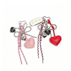 Breloque de sac tressée en polyester style coréen avec perle argentée, nœud et cordon tressé, porte-clés, pendentif cœur en métal, ornement pour clé de voiture - Product Image 1