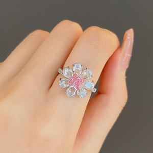 Anello con fiore in zirconi rosa dolce, anello con fiore in zirconi rosa, gioiello romantico per proposta di matrimonio a San Valentino. - Product Image 4