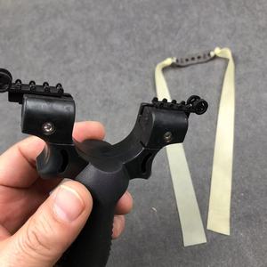 Slingshot <span class=keywords><strong>de</strong></span> <span class=keywords><strong>chasse</strong></span> <span class=keywords><strong>de</strong></span> haute qualité pour tir sportif en extérieur, pêche et survie - Product Image 3