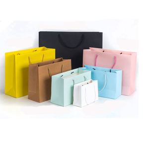 Boîte cadeau en papier kraft simple de haute qualité avec poignée pour mariages, anniversaires, fêtes, comprend un ruban accessoire pour la promotion - Product Image 2