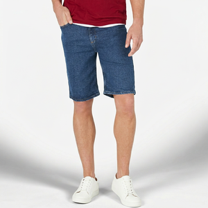 Shorts en jean délavé pour homme, coupe droite, taille mi-haute, décontracté, été, poches en coton, baskets blanches - Product Image 1