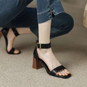 Sandales à lanières noires et marron à talon épais et moyen, antidérapantes pour femme, sandales d'été à talon avec fermeture éclair arrière - Product Image 2