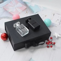 Vente en gros de boîte cadeau magnétique noire de luxe stratification mate en relief sacs cadeaux de luxe imprimés sur mesure boîte à couvercle magnétique dossier